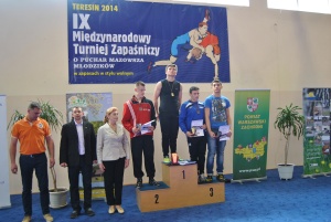 IX Międzynarodowy Turniej Zapaśniczy o Puchar Mazowsza Młodzików - Teresin 2014 - Jakub Antolak na drugim stopniu podium